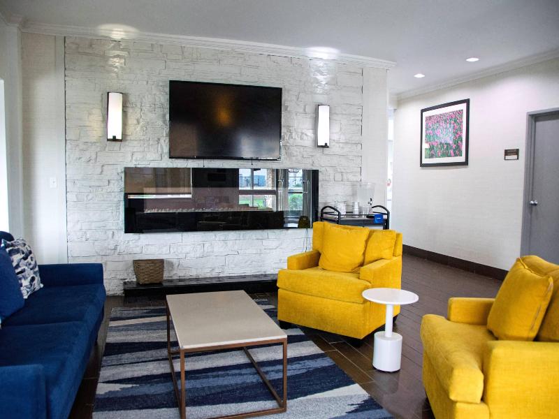ComfortInnSuites Coralville Iowa City RiverLanding image