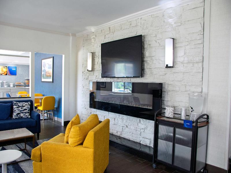 ComfortInnSuites Coralville Iowa City RiverLanding image