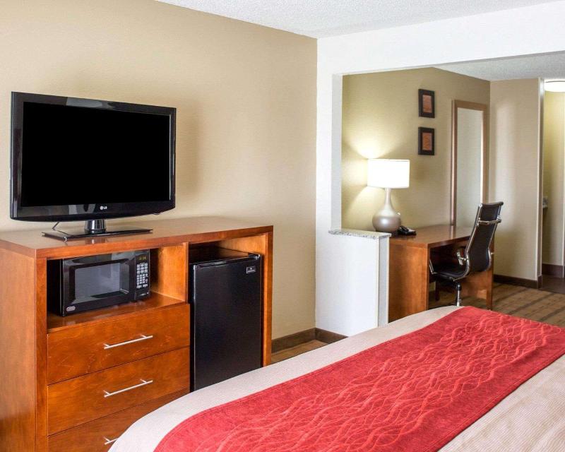 ComfortInnSuites Coralville Iowa City RiverLanding image
