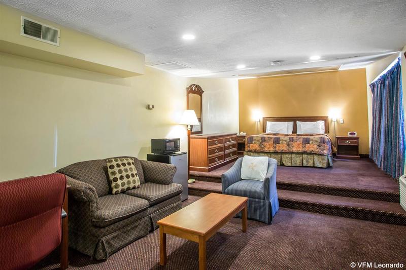 Rodeway Inn Williamstown image