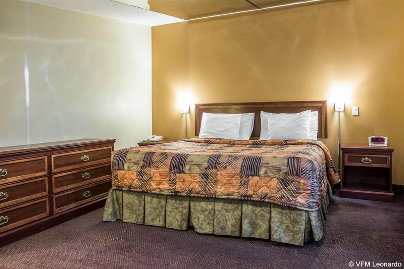 Rodeway Inn Williamstown image