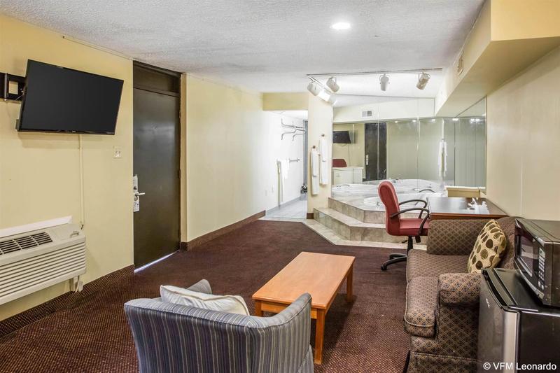 Rodeway Inn Williamstown image