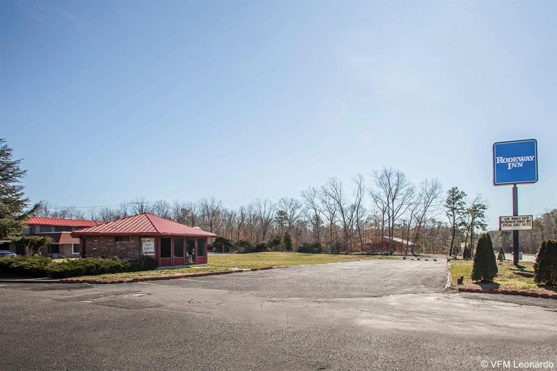 Rodeway Inn Williamstown image