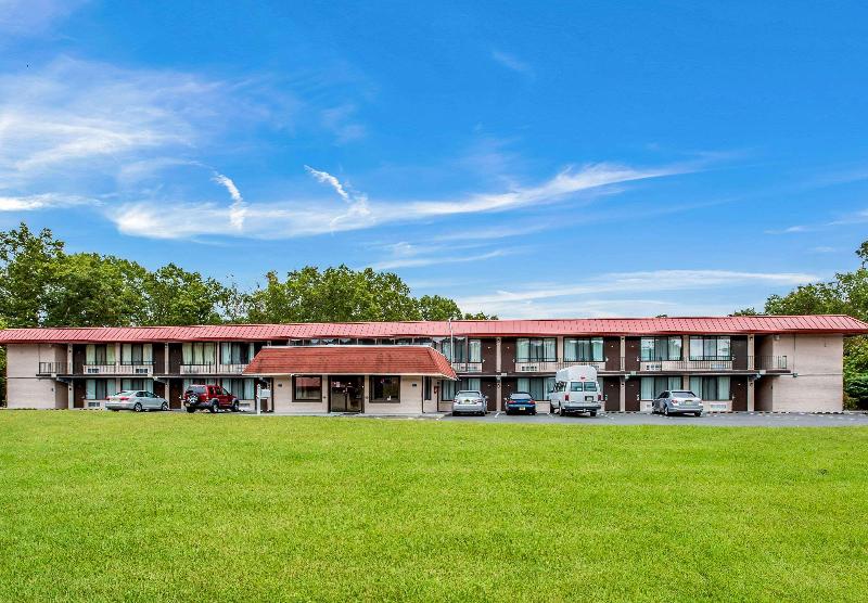 Rodeway Inn Williamstown image