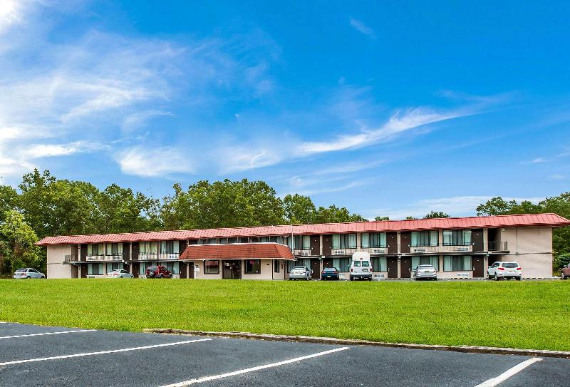 Rodeway Inn Williamstown image