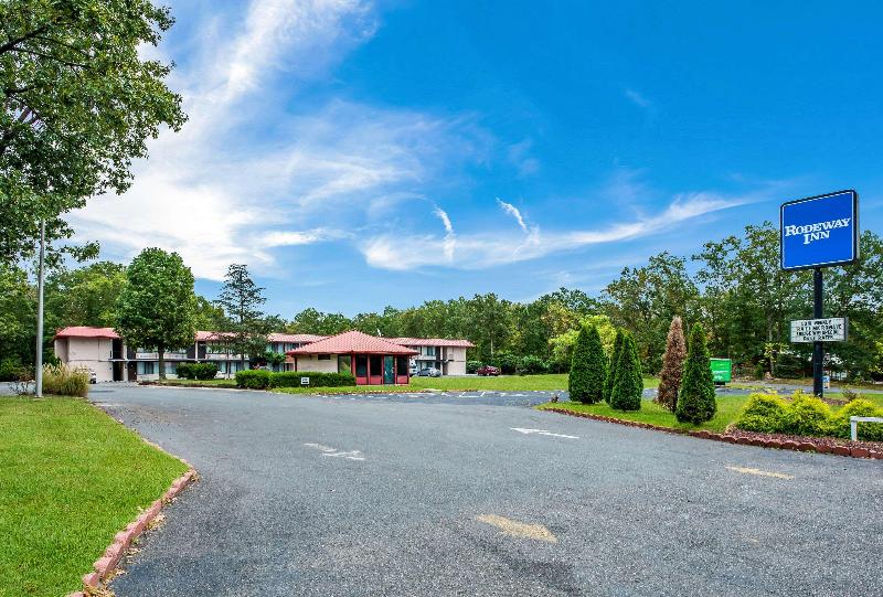 Rodeway Inn Williamstown image