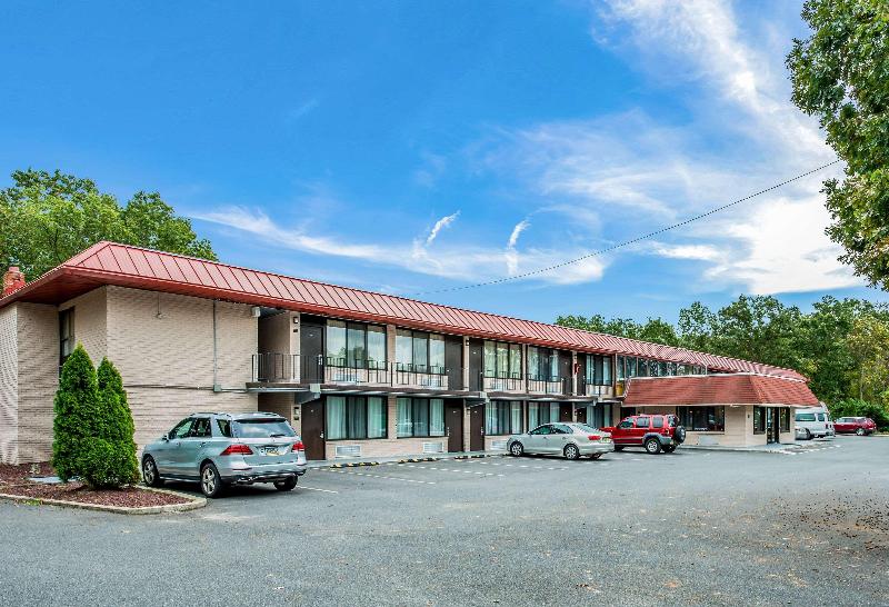 Rodeway Inn Williamstown image