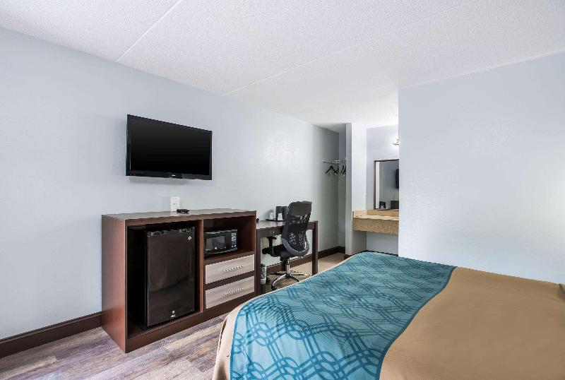 Rodeway Inn Williamstown image