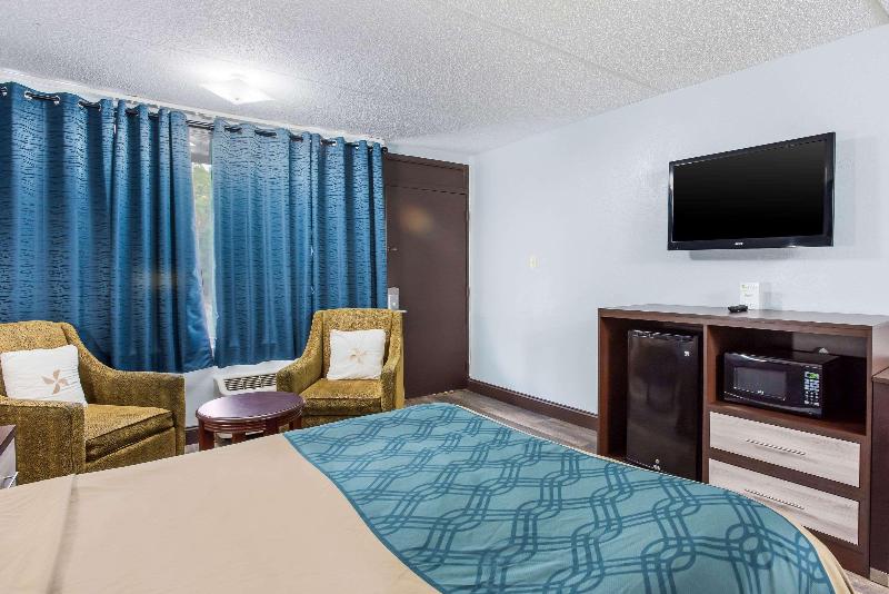 Rodeway Inn Williamstown image