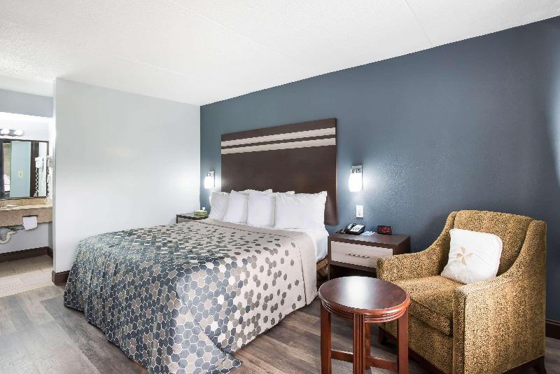 Rodeway Inn Williamstown image