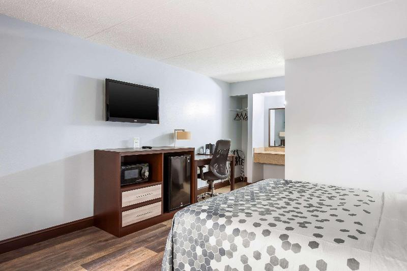 Rodeway Inn Williamstown image