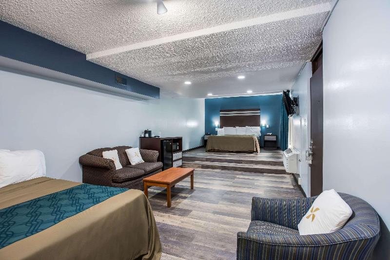 Rodeway Inn Williamstown image
