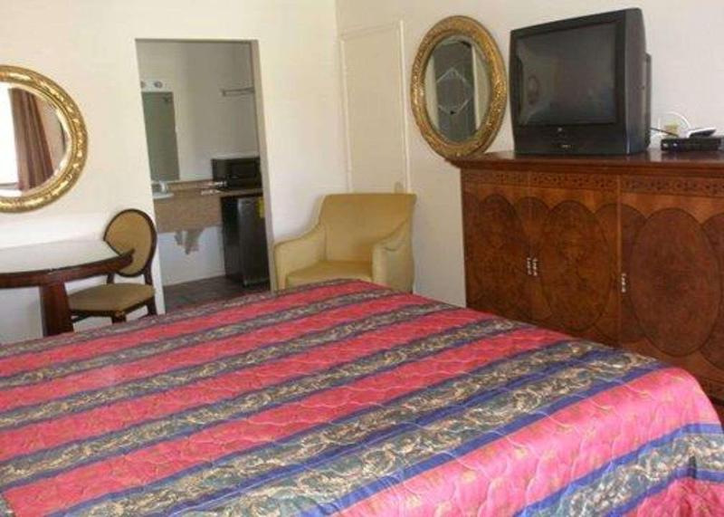 Days Inn By Wyndham Victorville image