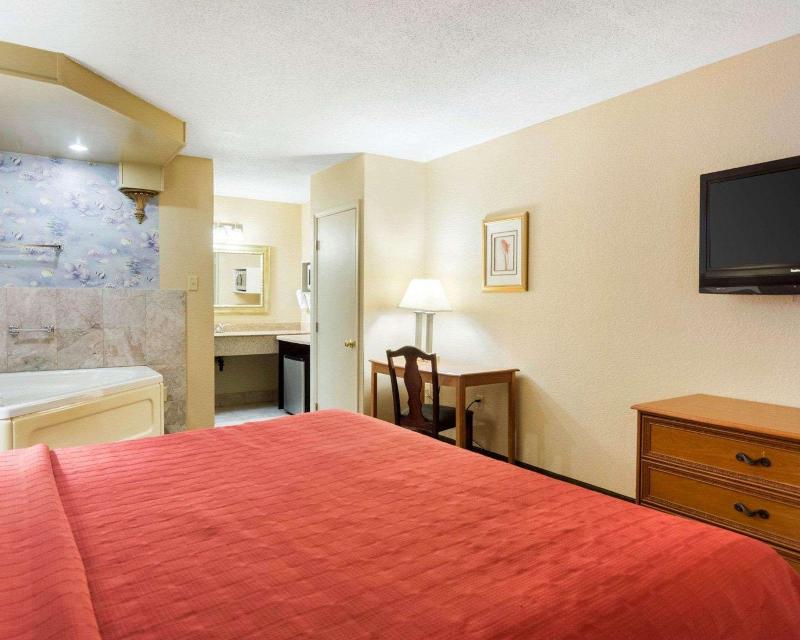 Quality Inn South Hill Area image