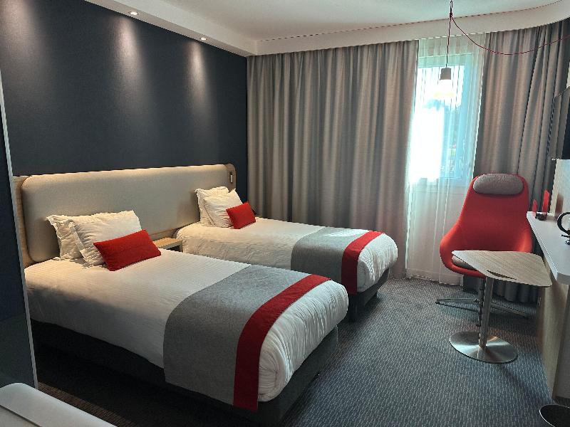 Holiday Inn Express Paris Velizy image