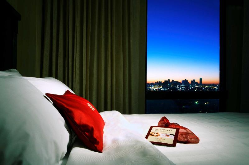 Crowne Plaza Dallas Market Ctr - Love Field image
