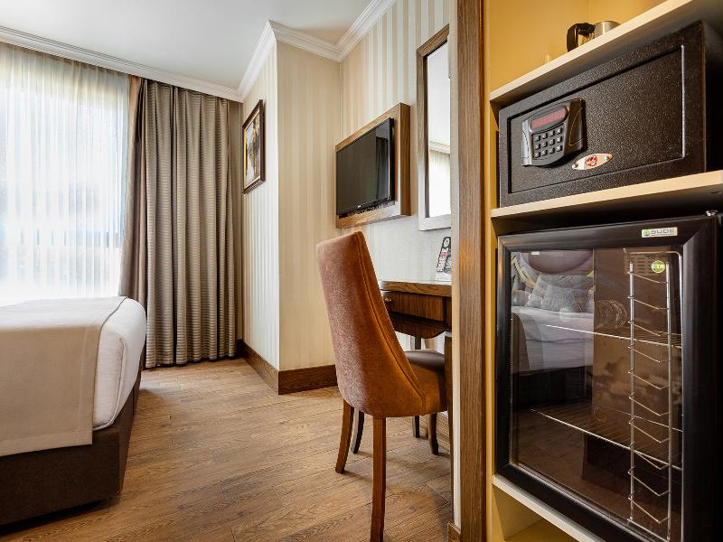 The Central Hotel 4