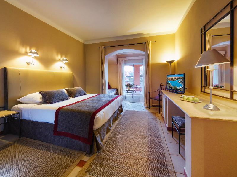 Bed room