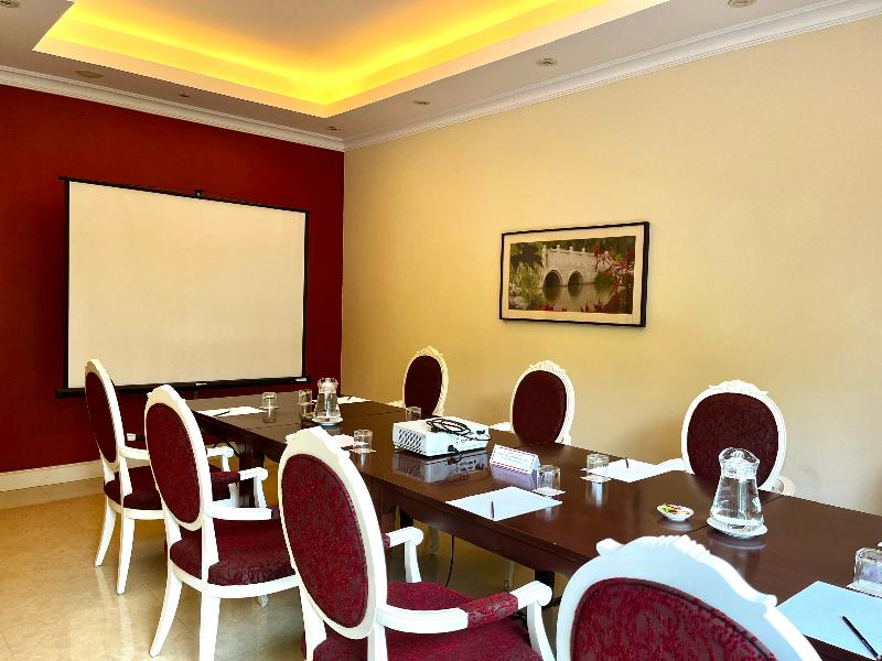 Hilton Garden Inn Hanoi image