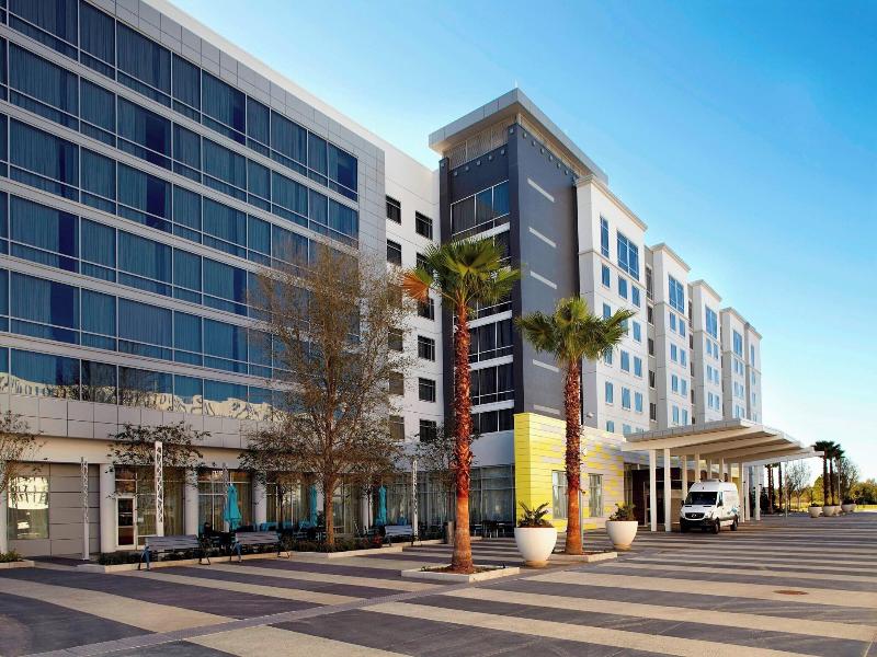 Courtyard Orlando Lake Nona image