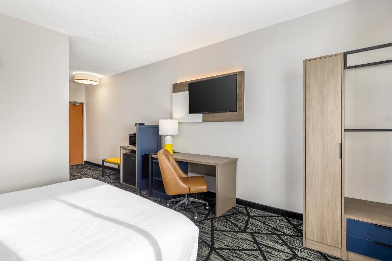 Comfort Inn Davenport IA image