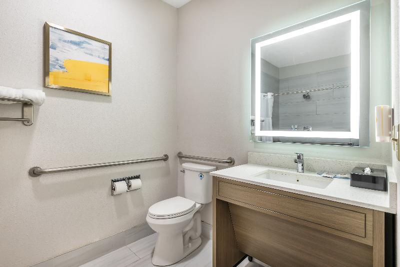 Comfort Inn Davenport IA image