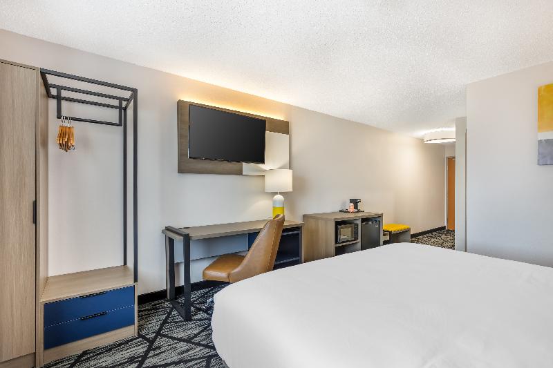 Comfort Inn Davenport IA image