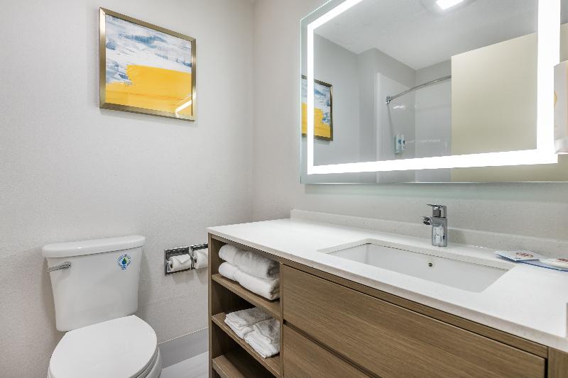 Comfort Inn Davenport IA image