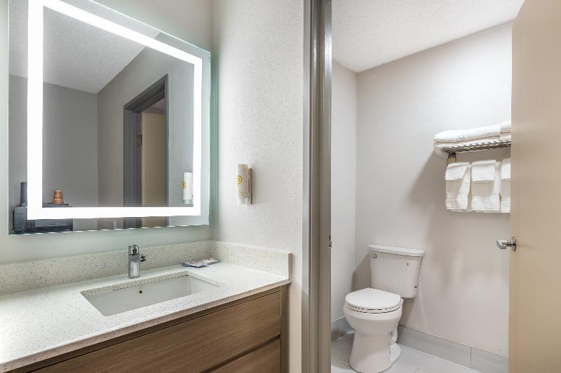 Comfort Inn Davenport IA image