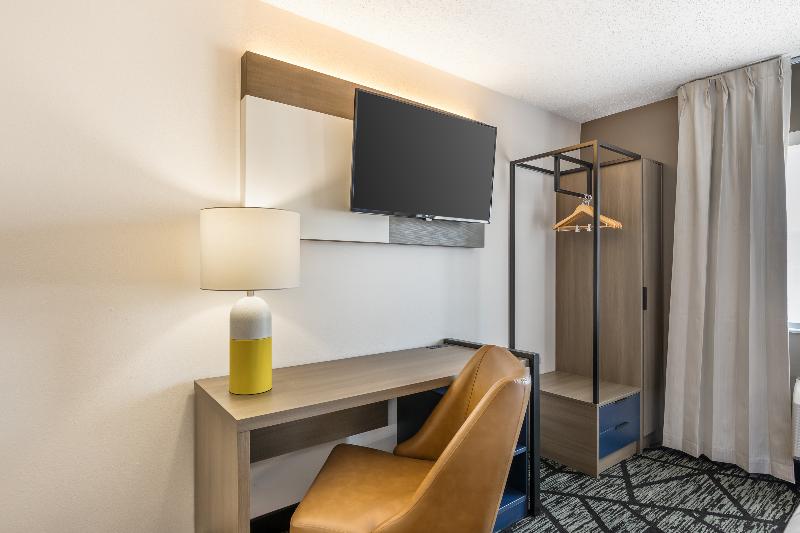 Comfort Inn Davenport IA image
