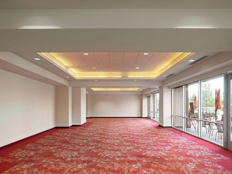 The Davenport Grand, Autograph Collection image