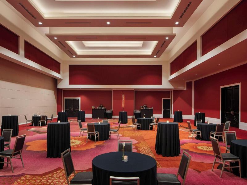 The Davenport Grand, Autograph Collection image