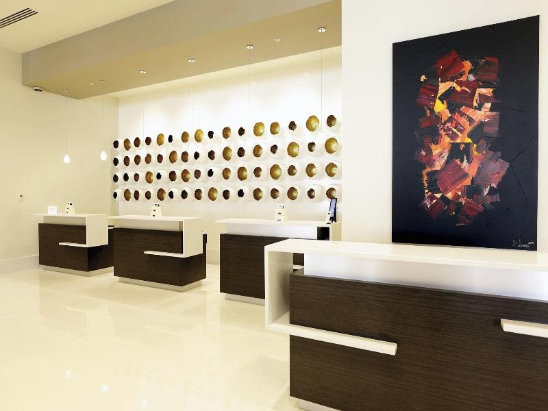 The Davenport Grand, Autograph Collection image