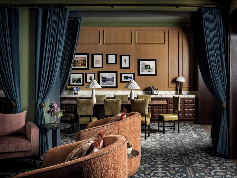 The Davenport Lusso, Autograph Collection image