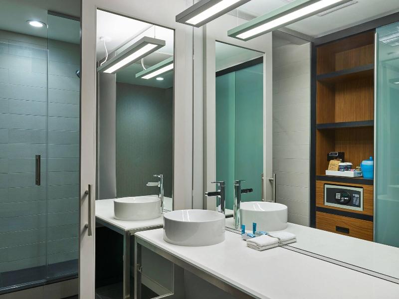 Aloft Houston Downtown image