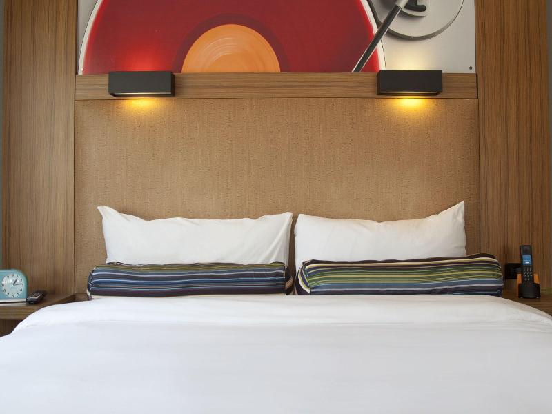 Aloft Houston Downtown image