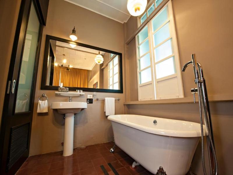 The Henry Hotel Manila image