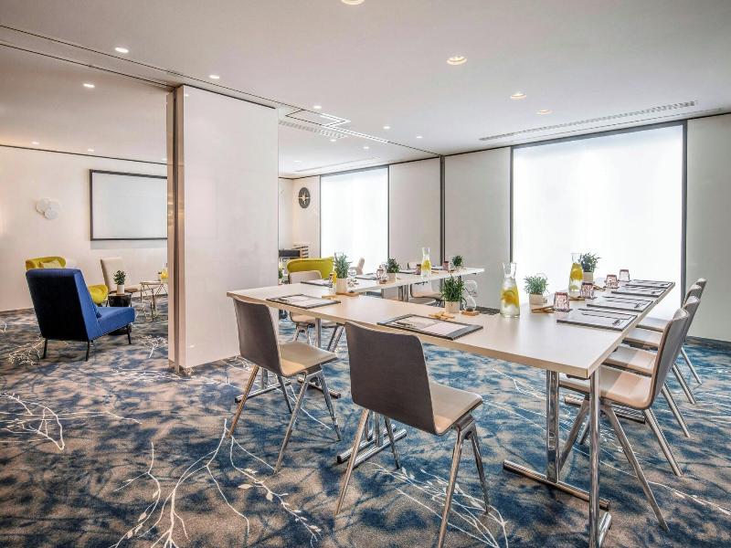 Renaissance Paris Republique image