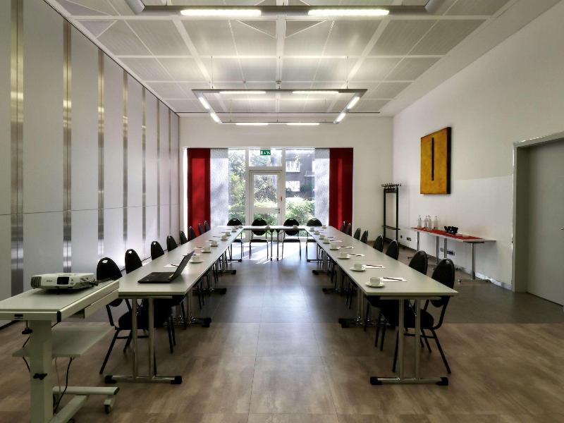 Webers Hotel im Ruhrturm Essen by Accor image