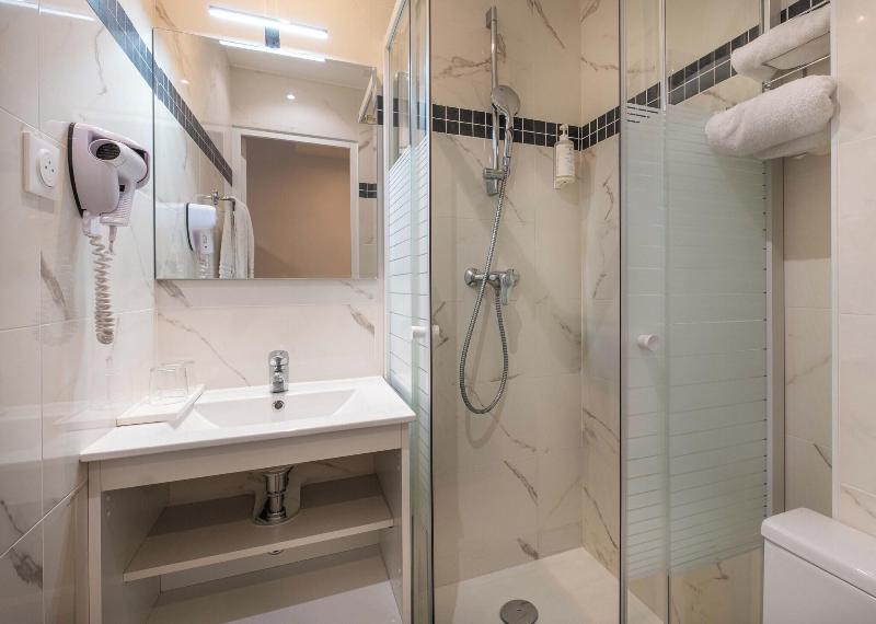 Hotel Daval image