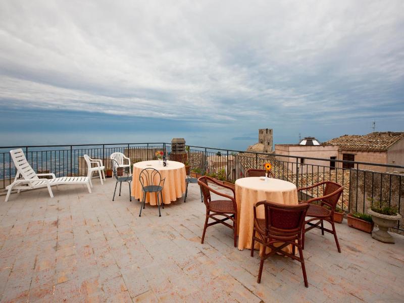 Moderno Hotel image