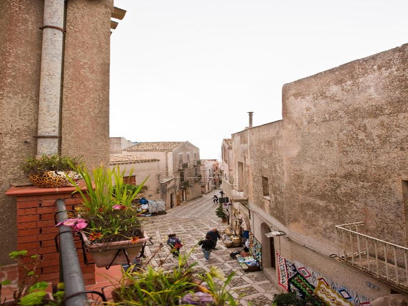 Moderno Hotel image