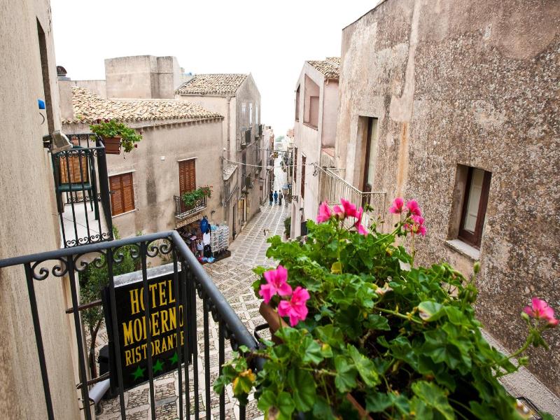 Moderno Hotel image