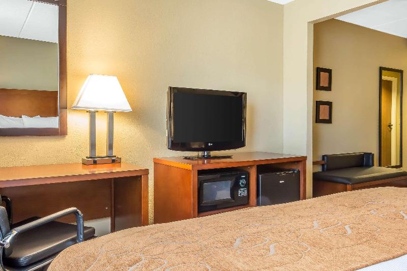 Comfort Suites Norwich image