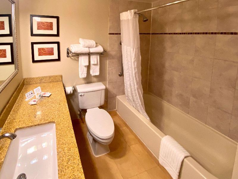 Comfort Suites Norwich image