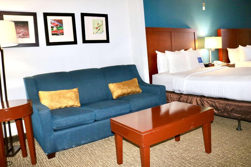 Comfort Suites Norwich image