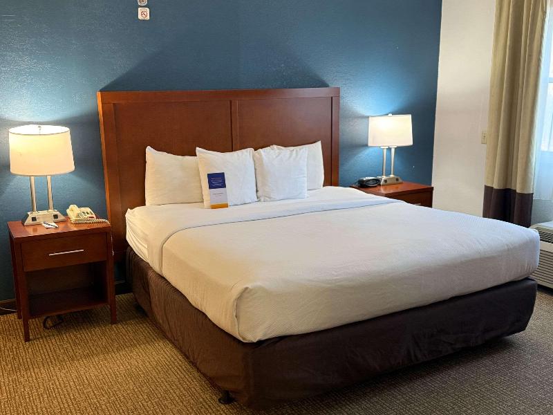 Comfort Suites Norwich image