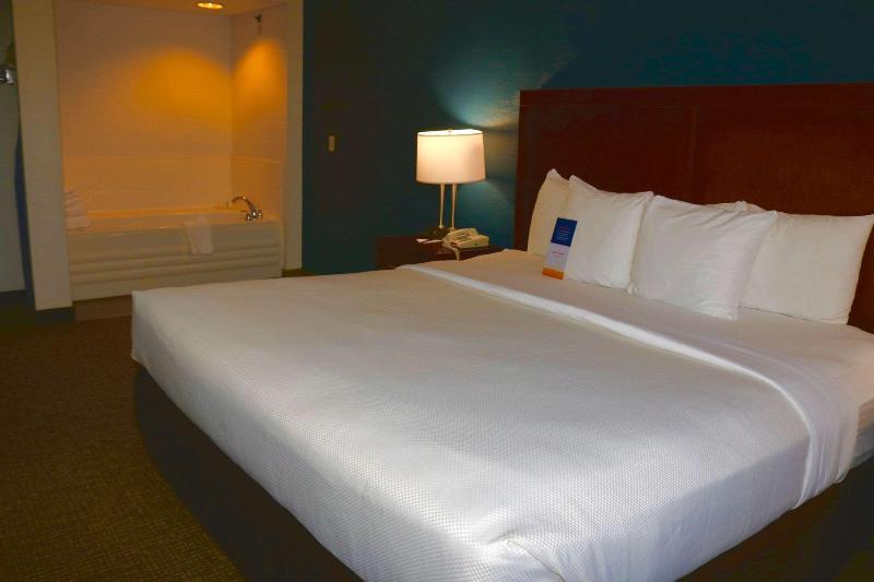 Comfort Suites Norwich image