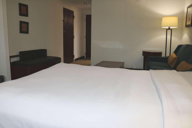 Comfort Suites Norwich image