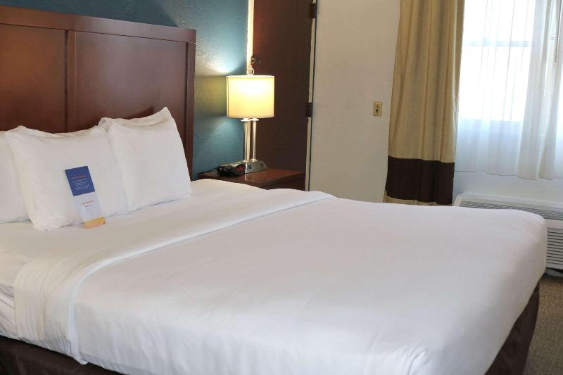 Comfort Suites Norwich image